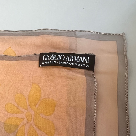 Vintage Giorgio Armani large silk shawl - Picture 3 of 4